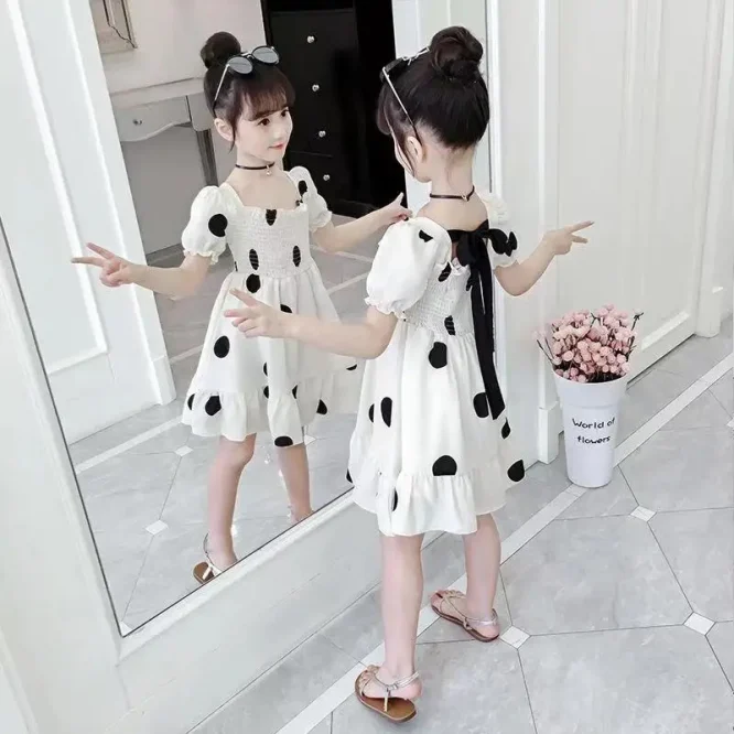⁦فستان بناتي انيق برقبة مربعة، نمط منقط⁩ - الصورة ⁦2⁩