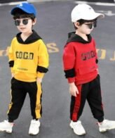 طقم ولادي حديث باكمام طويلة مكون من 2 قطع نمط حروف