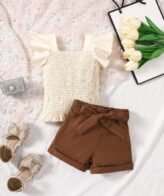 طقم راقي وحديث مكون من قطعتين بلوزة بأكمام قصيرة مكشكشة ومنفوخة وشورت مع حزام خصر