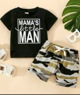 طقم ولادي راقي مكون من قطعتين تي شيرت نمط حروف وشورت نمط عسكري للاولاد حديثي الولادة