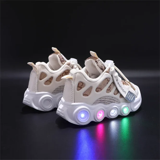 ⁦حذاء رياضي للاطفال، شبكية مضيئة LED مع رباط ومقاومة للانزلاق بتصميم انيق⁩ - الصورة ⁦2⁩