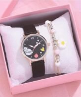 ساعة يد انيقة مع سوار من الجلد ، لون اسود للنساء والأطفال مع الكرتون