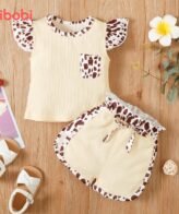 طقم بناتي باكمام قصيرة مكشكشة وشورت