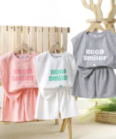 طقم شورت فخم مكون من قطعتين تي شيرت بدون أكمام وشورت نمط حروف للاطفال الصغار