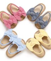 صندل بناتي بتشكيلة انيقة للفتيات الرضع، مزين بفيونكة