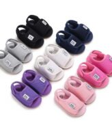 صندل للاطفال الرضع برباط من الخلف لتثبيت قدم الطفل