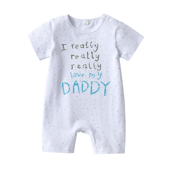 ⁦رومبير بأكمام قصيرة من القطن مطبوعة عليها love my daddy⁩ - الصورة ⁦2⁩