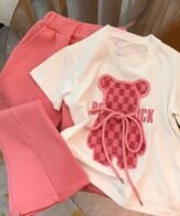 طقم بناتي فخم من تي شيرت نمط الدب وسروال واسع