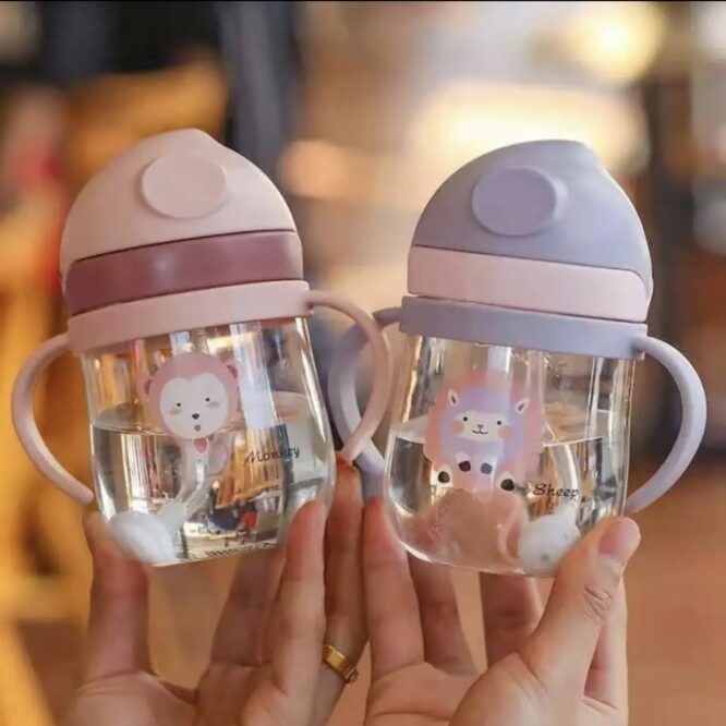 ⁦كوب شرب للأطفال مضاد للاختناق متين ضد الكسر 300ml⁩ - الصورة ⁦5⁩