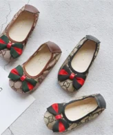 حذاء مسطح للفتيات مزين بفيونكة متناسقة الألوان