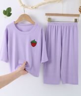 طقم بيجاما مكون من فنيلا بأكمام قصيرة وسروال للفتيات الصغيرات