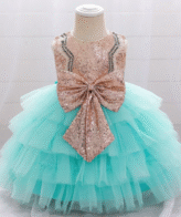 فستان شبكي بدون أكمام على صدر من الترتر الرائع مزين بفيونكة كبيرة مثالي للحفلات والمناسبات