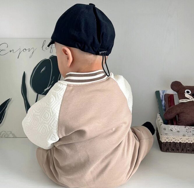 ⁦أفرول راقي بأكمام طويلة مزين بأزرار وجيوب أمامية للاطفال الرضع⁩ - الصورة ⁦6⁩
