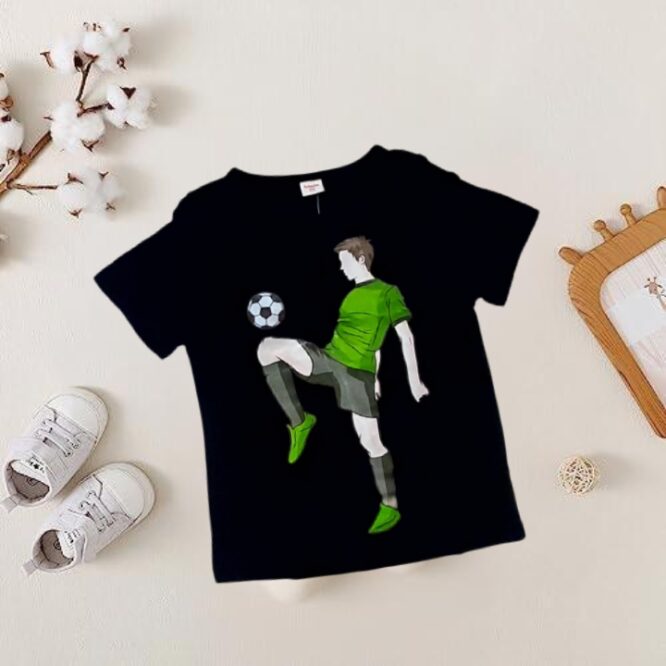 تي شيرت بأكمام قصيرة بتصميم جذاب بطبعة لاعب كرة قدم