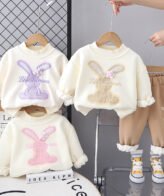 طقم بناتي يتكون من بلوفر بأكمام طويلة نمط أرنب وبنطلون سادة للفتيات الصغيرات