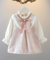 فستان بأكمام طويلة بتصميم حديث وجذاب للفتيات الصغيرات