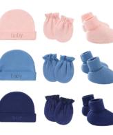 طقم راقي مكون من قبعة وقفازات وجوارب يمتاز بنعومة وراحة الملبس