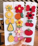 مشابك شعر بناتي على شكل زهور وفواكة