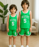 طقم ولادي صيفي مكون من قطعتين تي شيرت بدون أكمام و شورت بتصميم جذاب