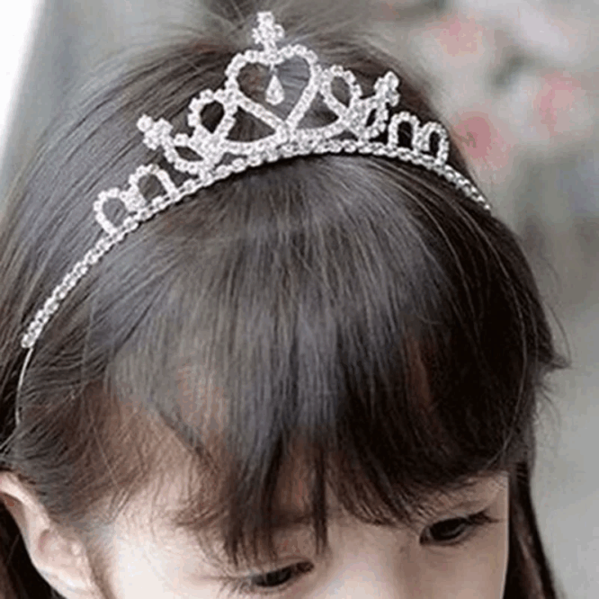 ⁦تاج رفيع للشعر بتصميم أنيق ولامع⁩ - الصورة ⁦4⁩