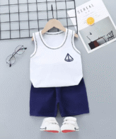 طقم ولادي راقي مكون من تي شيرت بدون أكمام وشورت