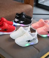 حذاء رياضي أنيق مضيئة برباط أمامي وشريط تثبيت