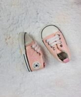 حذاء بناتي مواليد مبطن فرو